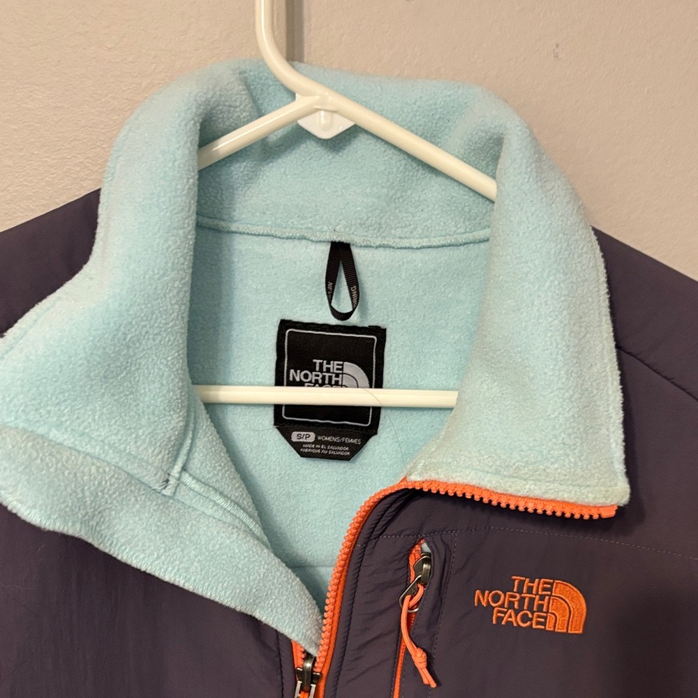 The North Face Women’s gray/light blue fleece jacket - Picture 4 of 12
